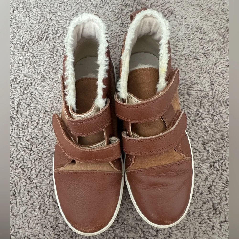 UGG boot boys size 2